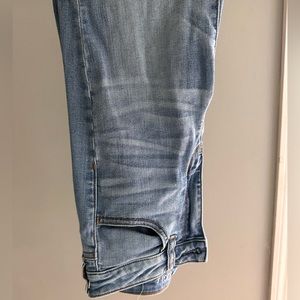 American Eagle Size 2 Xtra Short Medium Wash Skinny Jeans